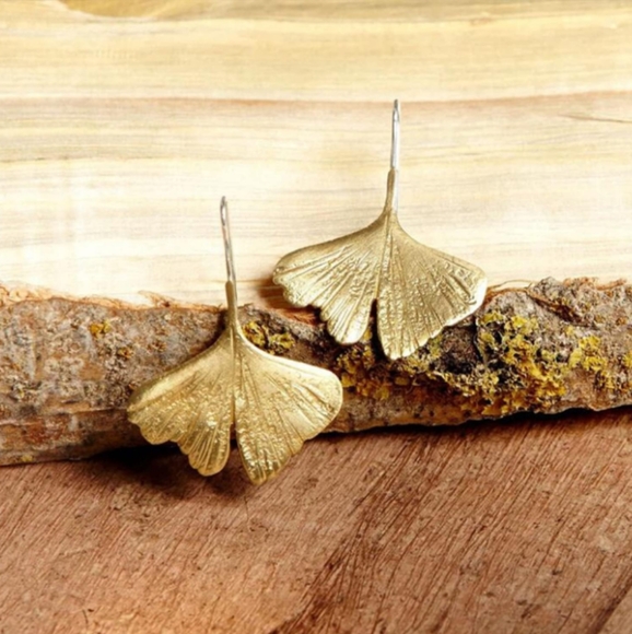 Gold Gingko Biloba Leaf Earrings 3D Leaves Nature Modern Botanical Floral New - Picture 4 of 5